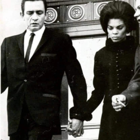 Meet your Posher, Dria - Picture 9 of 17